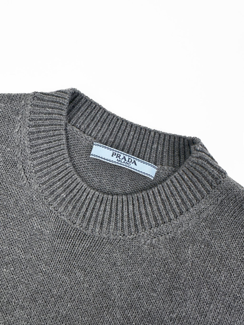 2026 Women’s Triangle Brand Embroidered Cropped Jumper (FF734)
